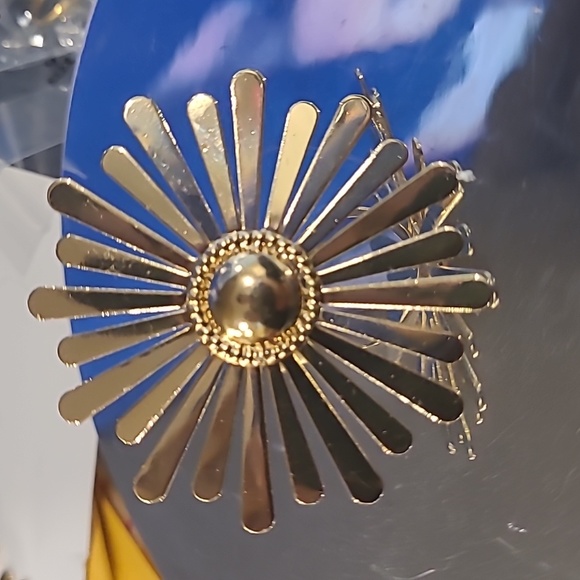 Golden Flower Girl ring - Picture 5 of 6